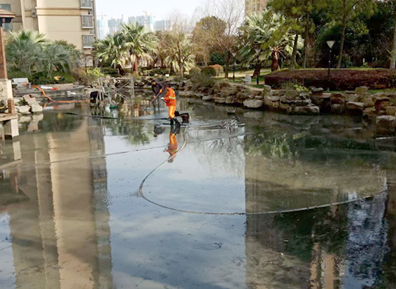 庐阳景观池淤泥清理