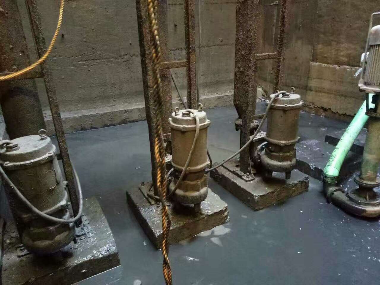 庐阳污水池清理